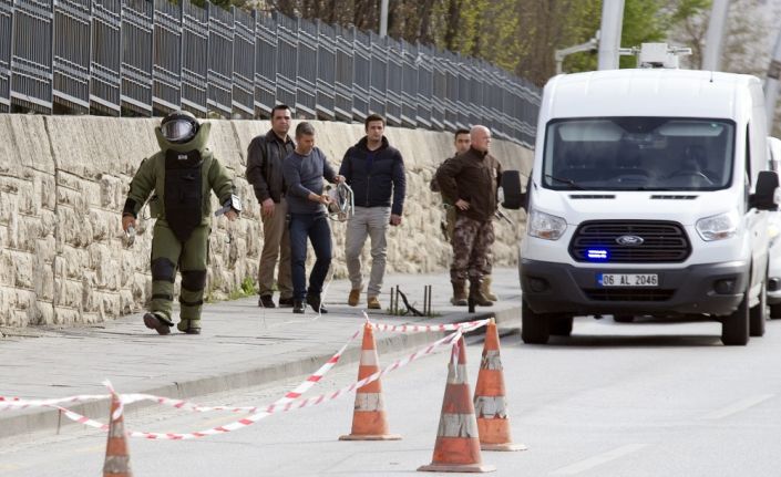 Türkiye Büyük Millet Meclisi’nin (TBMM) Dikmen Caddesi girişi üzerindeki duvar
