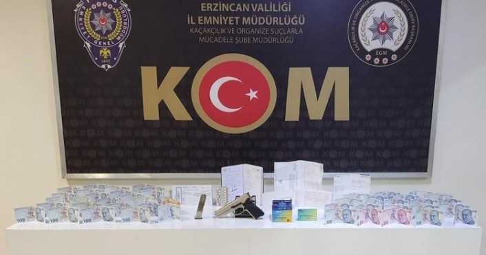 Erzincan'da hakkında yakalama ve gözaltı kararı bulunan 5 şüpheli yakalandı.