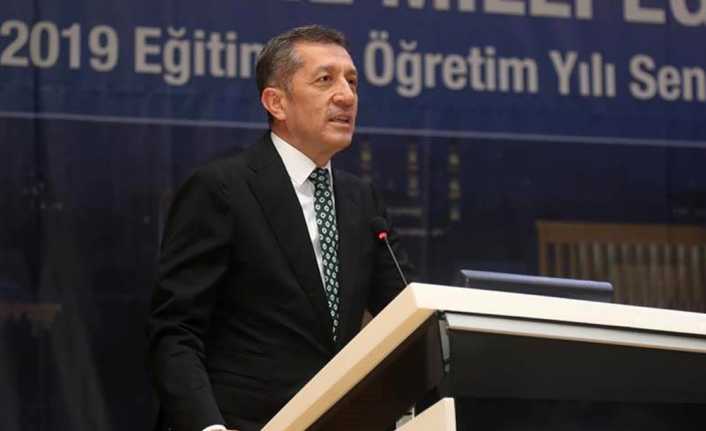 Milli Eğitim Bakanı Ziya Selçuk, öğrencilere seslenerek, “Biz her daim