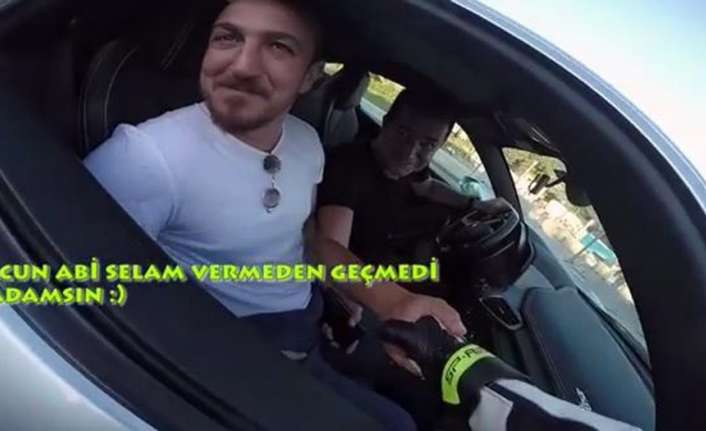 İstanbul Eyüpsultan’da süratli bir şekilde tek tekerlek üzerinde giden motosikletli