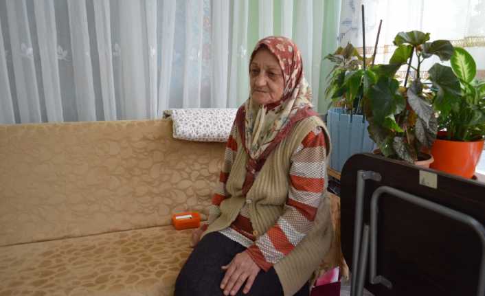 Tekirdağ’da yürümekte zorluk çeken yaşlı kadının tekerlekli sandalyesinin aküsü çalındı.