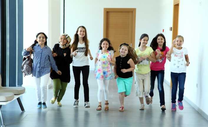 Psikolog Buse Başköylü, teknoloji bağımlılığı olan çocukların okulda daha çabuk