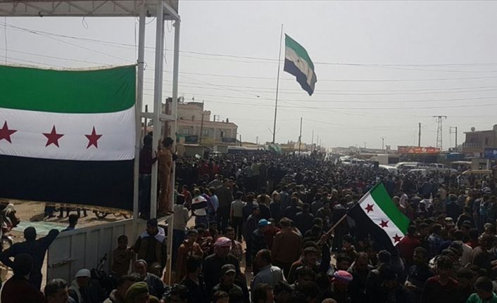Tel Rıfat halkının kent meydanında, terör örgütü PYD/PKK'ya karşı gösterisi,