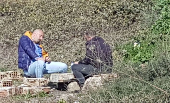İstanbul’da Tuzla-Gebze arası TEM Otoyolu kenarında sentetik uyuşturucu bonzai kullanan