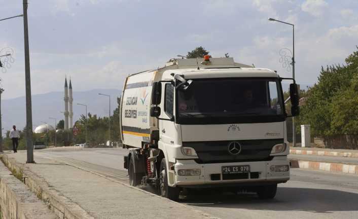 Kentin dört bir yanında gerçekleştirdiği düzenli temizlik çalışmalarını aralıksız sürdüren