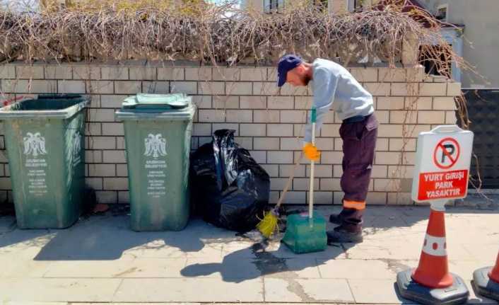 Erzincan Belediyesi Temizlik İşleri Müdürlüğü ekipleri, kent genelinde tüm mahallelerde