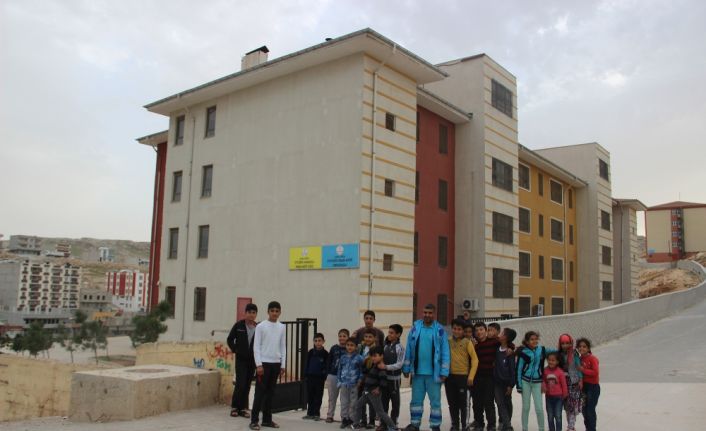 Şanlıurfa’da okul yolunda gizlenen patlayıcı temizlik işçisinin dikkati sayesinde bulunan
