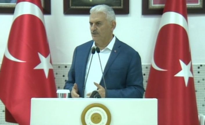 Şırnak Çakırsöğüt Jandarma Komando Tugay Komutanlığında düzenlenen iftar programında askerlere