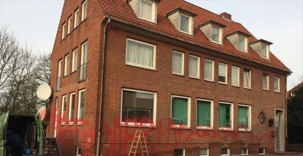 Almanya’nın Hannover kentinde terör örgütü PYD/PKK yandaşları, camiye saldırı düzenledi.