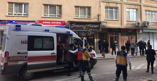 Terör örgütü PYD/PKK mensuplarınca Kilis kent merkezine roketli saldırı düzenlendi.