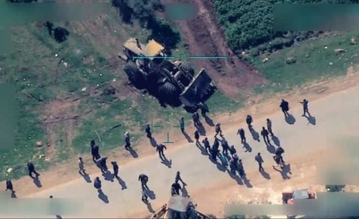 TSK'ya ait İHA'lar, YPG/PKKlı teröristlerin, sivillerin Afrin kent merkezinden çıkmasını