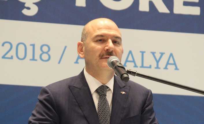 Antalya’da turizmcilerle bir araya gelen İçişleri Bakanı Süleyman Soylu, terörle