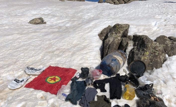 Van’ın Erciş ilçesinde teröristlerin kış üslenme alanlarına yönelik düzenlenen operasyonda