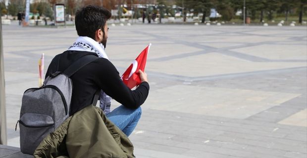 Konya'da üniversite öğrenimi gören Afrinli Rahman, TSK'nin yürüttüğü Zeytin Dalı
