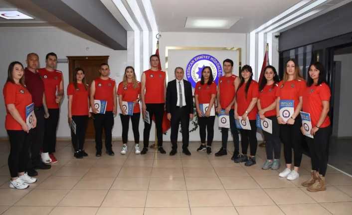 Erzincan İl Emniyet Müdürü  Kenan Kurt, göstermiş oldukları performans