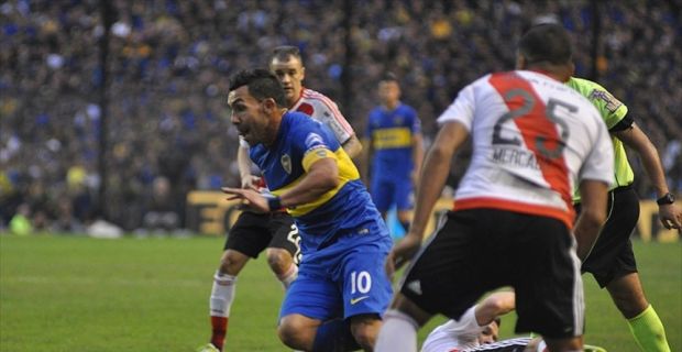 Çin ekibi Shanghai Shenhua ile yollarını ayıran Carlos Tevez, eski