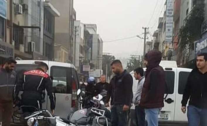 İzmir’in Konak ilçesinde ticari aracın motorize yunus ekibine çarpması sonucu
