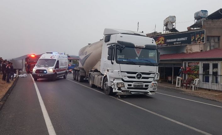 Hatay’da tır ile otomobilin çarpışması sonucu meydana gelen trafik kazasında