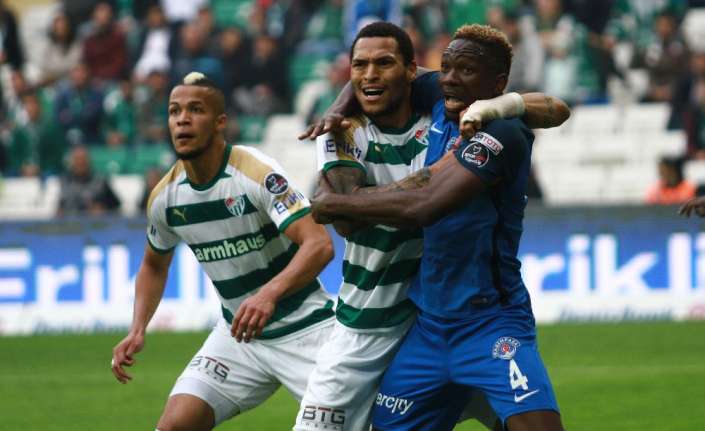 Bursaspor’un Brezilyalı stoperi Titi’nin Göztepe ile prensipte anlaştığı, transferin birkaç