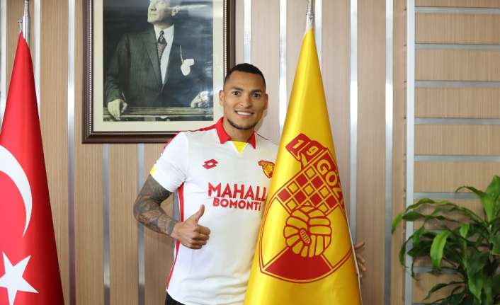 Göztepe, Bursaspor’dan defans oyuncusu Titi’yi 2+1 yıllığına kadrosuna dahil etti.