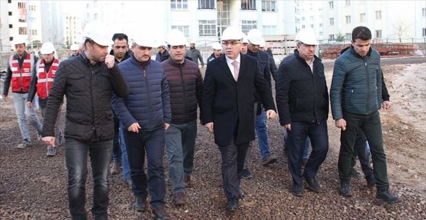 Toplu Konut İdaresi (TOKİ) Başkanı Ergün Turan, şehit aileleri ve
