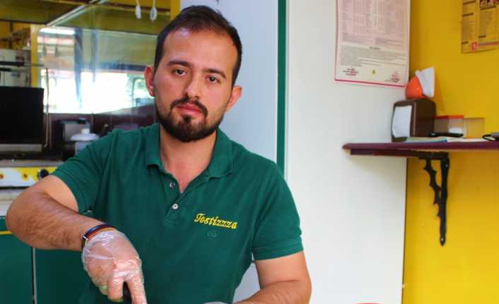 Eskişehir’de, çalıştığı bankadan işini bırakarak ayrılan Emre Yücel isimli bir