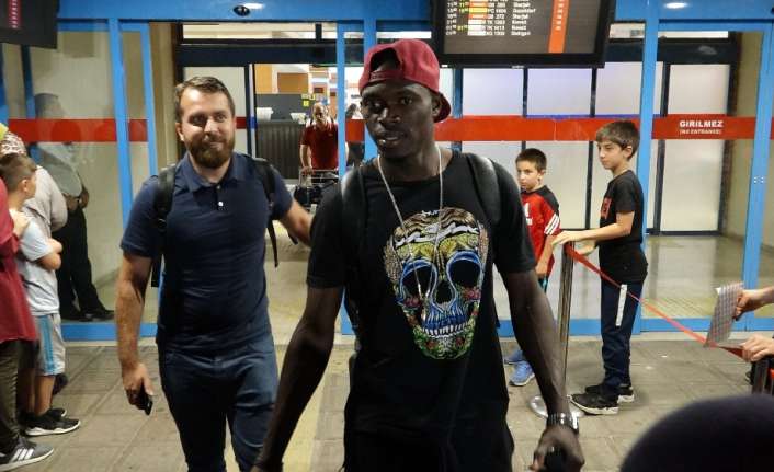 Trabzonspor, prensip anlaşmasına vardığı Zargo Toure ve Eric Ayuk’u Trabzon’a