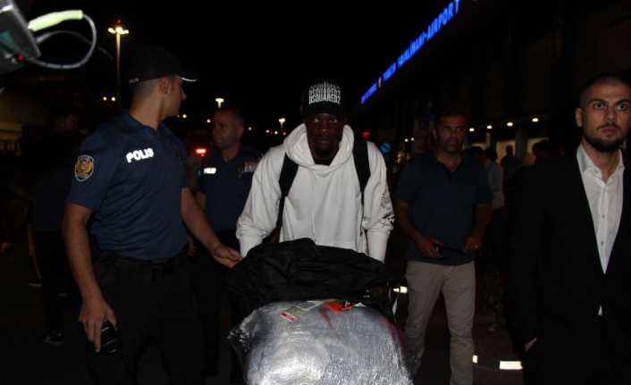 Trabzonspor prensip anlaşmasına vardığı İtalyan asıllı Ganalı oyuncu Caleb Ekuban’ı