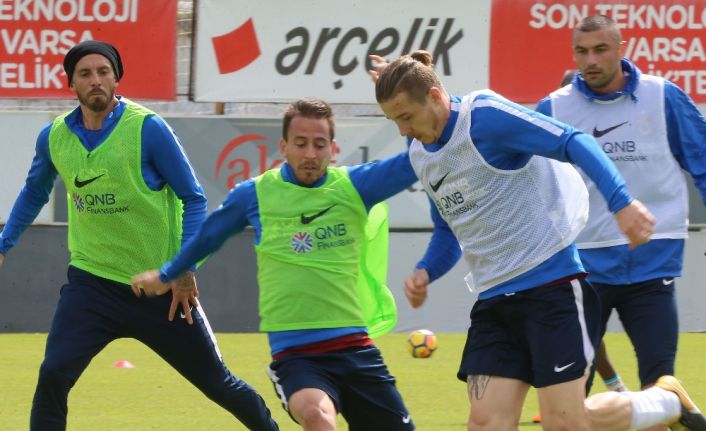 Trabzonspor, Süper Lig’in 27. haftasında deplasmanda oynayacağı Galatasaray maçının hazırlıklarını