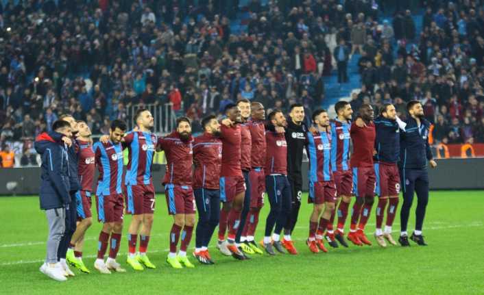 Trabzonspor, kadro dışı bırakılan oyuncuları kaleci Onur Recep Kıvrak ve