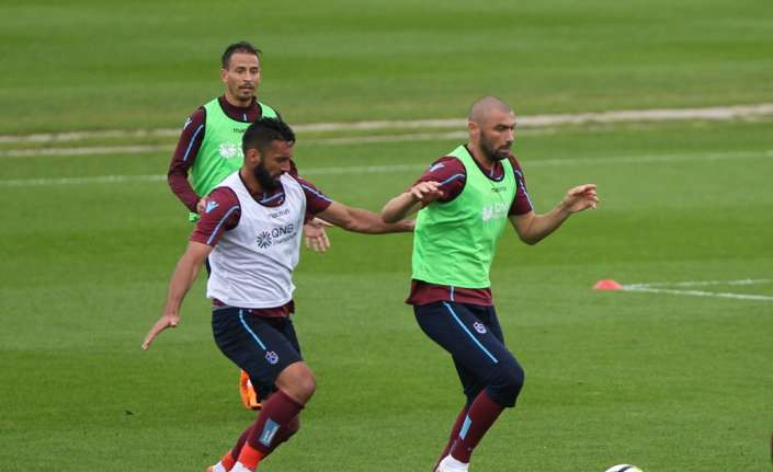 Yeni sezon hazırlıklarını Slovenya’da sürdüren Trabzonspor, yağmur altında çalıştı. 