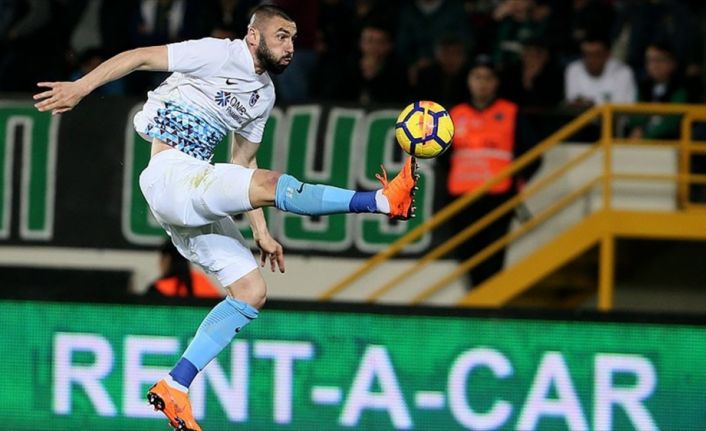 Trabzonspor, 19 lig müsabakasında 19 gol atan Burak Yılmaz'ın forma