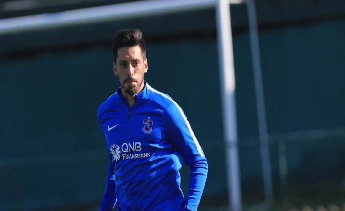 Trabzonspor’un yıldız oyuncu Jose Sosa, bordo-mavili kulüple iki yıl daha