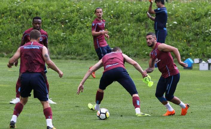 Trabzonspor’un kanat oyuncusu Kamil Ahmet Çörekçi, takımla birlikte çalışmalara başladı.
