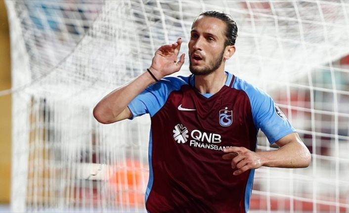 2015-2016 sezonunda A takıma yükselen genç oyuncu, bordo-mavili takım formasıyla