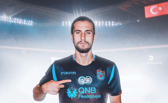 Trabzonspor’un Serie A takımlarından Cagliari karşısında giydiği ve üzerinde şehitler