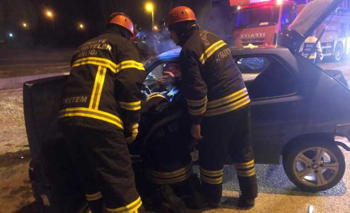 Erzincan’da meydana gelen sıkışmalı trafik kazasında 2 kişi yaralandı.