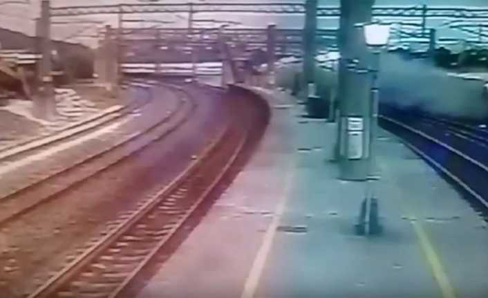 Tayvan’daki tren faciasının güvenlik kamerası kaydı ortaya çıktı. 