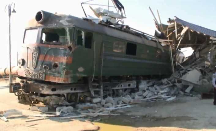 Azerbaycan’ın başkenti Bakü’de treninin hemzemin geçitte otobüse çarpması sonucu 2