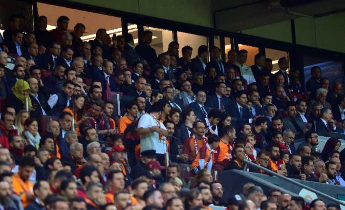 Galatasaray-Fenerbahçe derbisini seyretmeye gelen