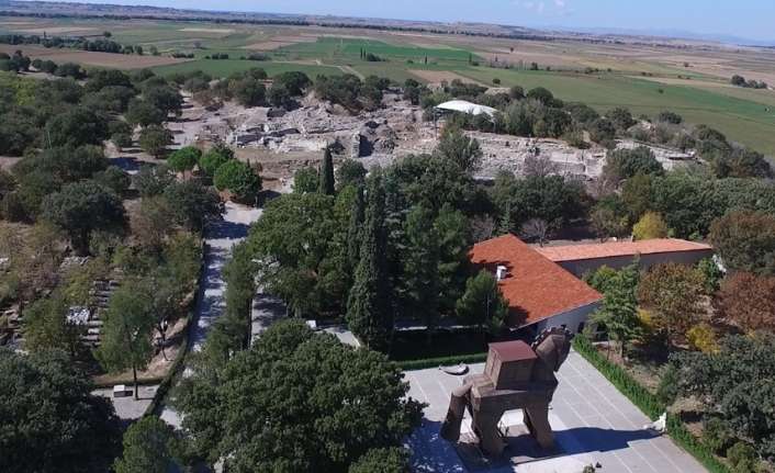 Çanakkale’de Troya Antik Kenti’nin eşsiz tarihi havadan görüntülendi. Drone’la çekilen