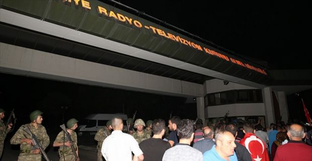 FETÖ'nün darbe girişimi sırasında TRT'ye baskın düzenleyerek, sözde darbe bildirisinin