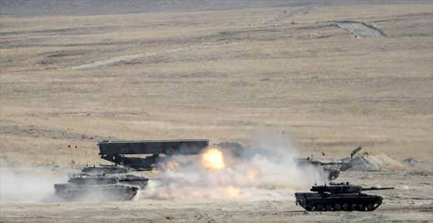 TSK, Afrin'deki PYD/PKK mevzilerine yoğun topçu atışı yaptı.