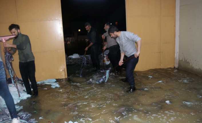 Bitlis’te etkili olan şiddetli yağış nedeniyle 300 kişinin çalıştığı tekstil