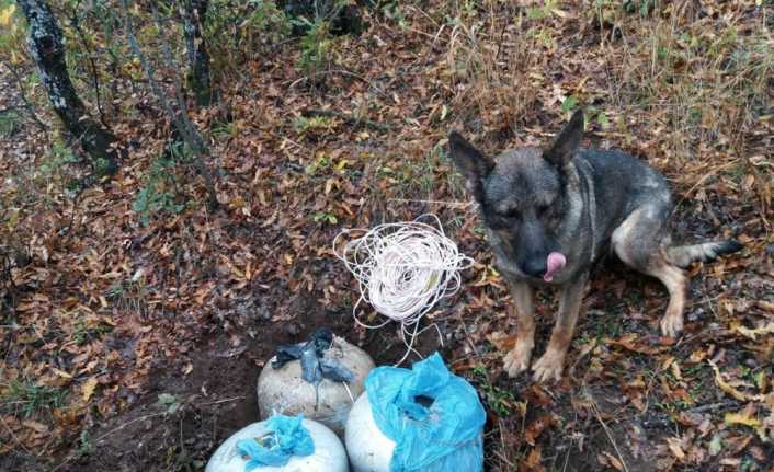 Tunceli’de terör örgütüne darbe Tunceli genelinde gerçekleştirilen operasyonlarda terör örgütü mensupları tarafından kullanılan 15