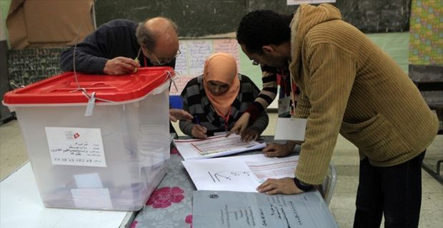 Arap Baharı'ndan demokratik kazanımlarla çıkmayı başaran Tunus, devrimden sonraki ilk