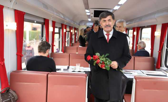 Turistik Doğu Ekspresi yeni sezonun ilk yolculuğuna başladı. Ankara’dan hareket