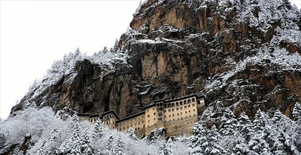 Doğal güzelliklerinin yanı sıra Sümela ve Uzungöl gibi destinasyonlarıyla da