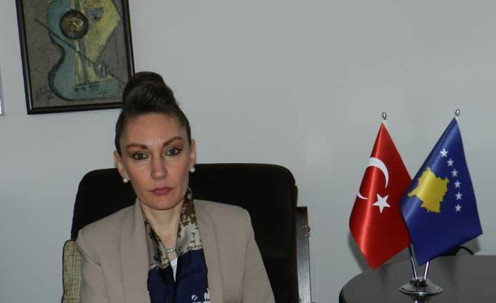 Türk Büyükelçi trafik kazası geçirdi Türkiye’nin Kosova Büyükelçisi Kıvılcım Kılıç’ın aracı Gilan-Priştine karayolunda meydana gelen