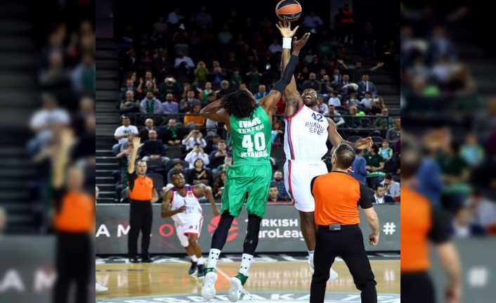 THY Euroleague’in 9. haftasında oynanan Türk derbisinde Darüşşafaka Tekfen, Anadolu